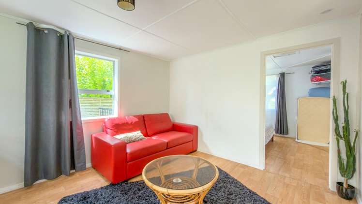 211a The Square Whangamatā_12