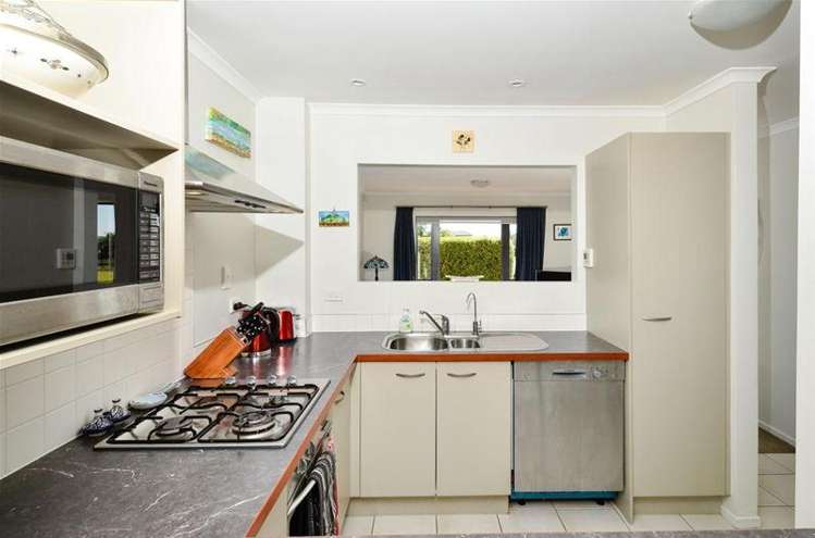 54 Provence Esplanade Te Atatu Peninsula_4