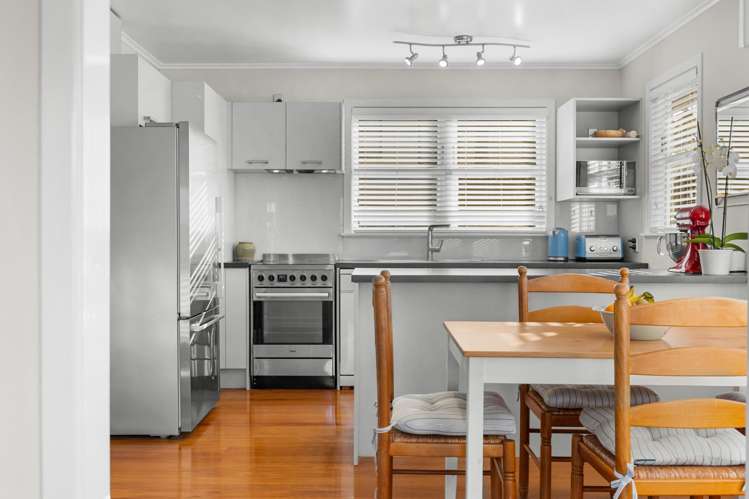 1/23 Okareka Place Pakuranga Heights_5