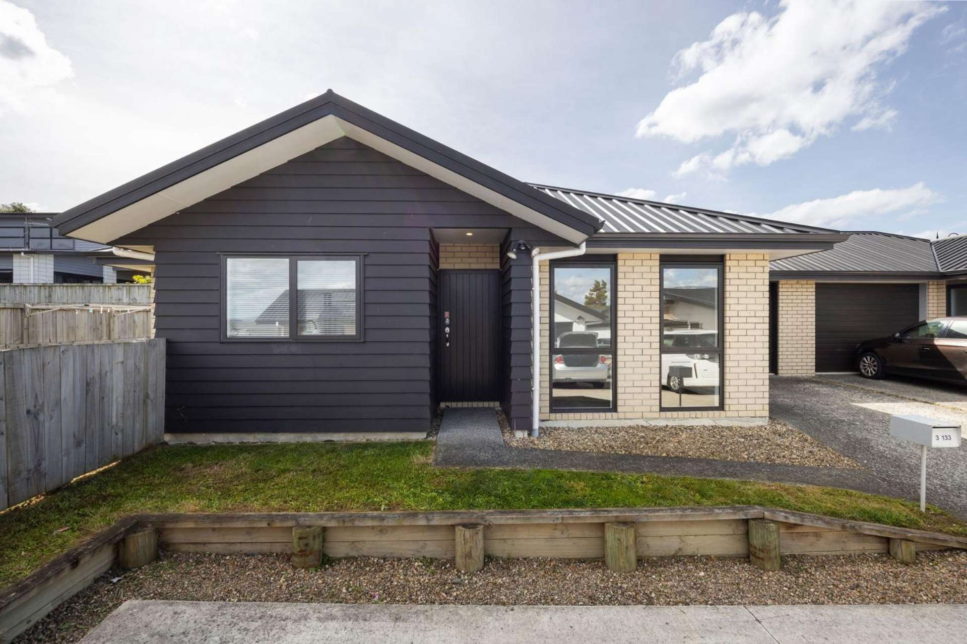 68 Sylvester Crescent 2743_0