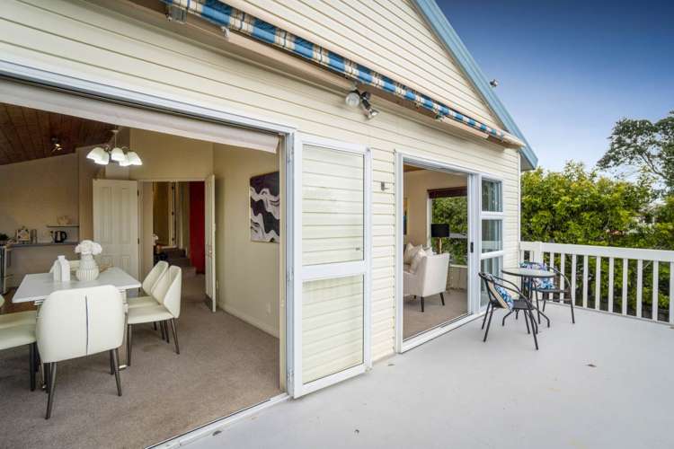 2/154 Sunset Road Unsworth Heights_5