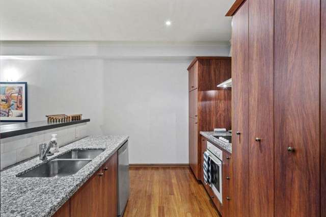 64/145 Quay Street City Centre_3