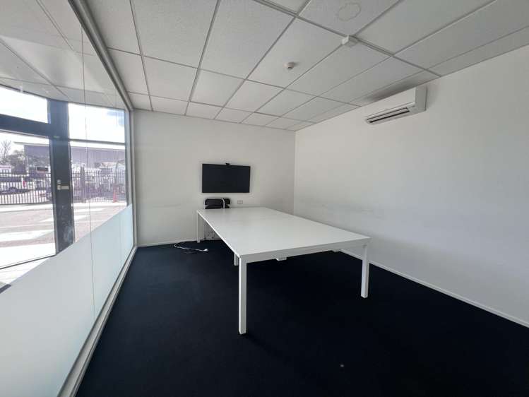 128 and 128A Hugo Johnston Drive Penrose_7