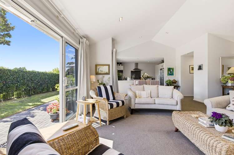 55 Chateau Crescent Rangatira Park_15