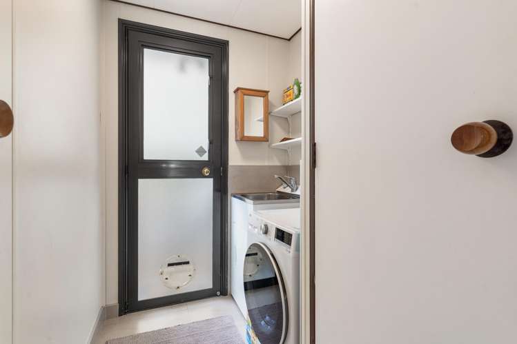 2/2 Grenadine Place Unsworth Heights_12