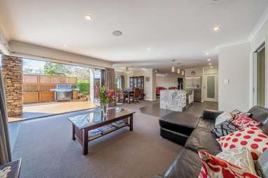 8 Benzie Avenue_3