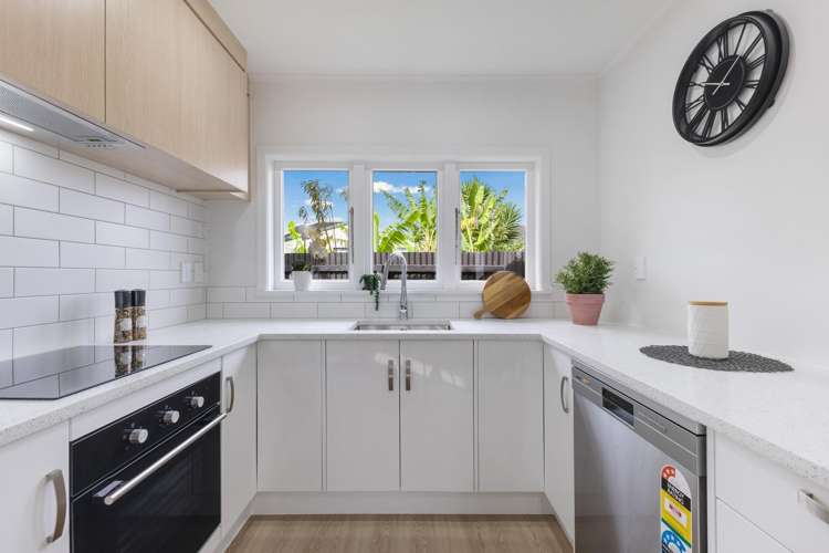 2/8 Fisher Crescent Otara_6