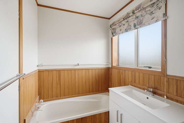 15 Wychwood Crescent Bishopdale_18