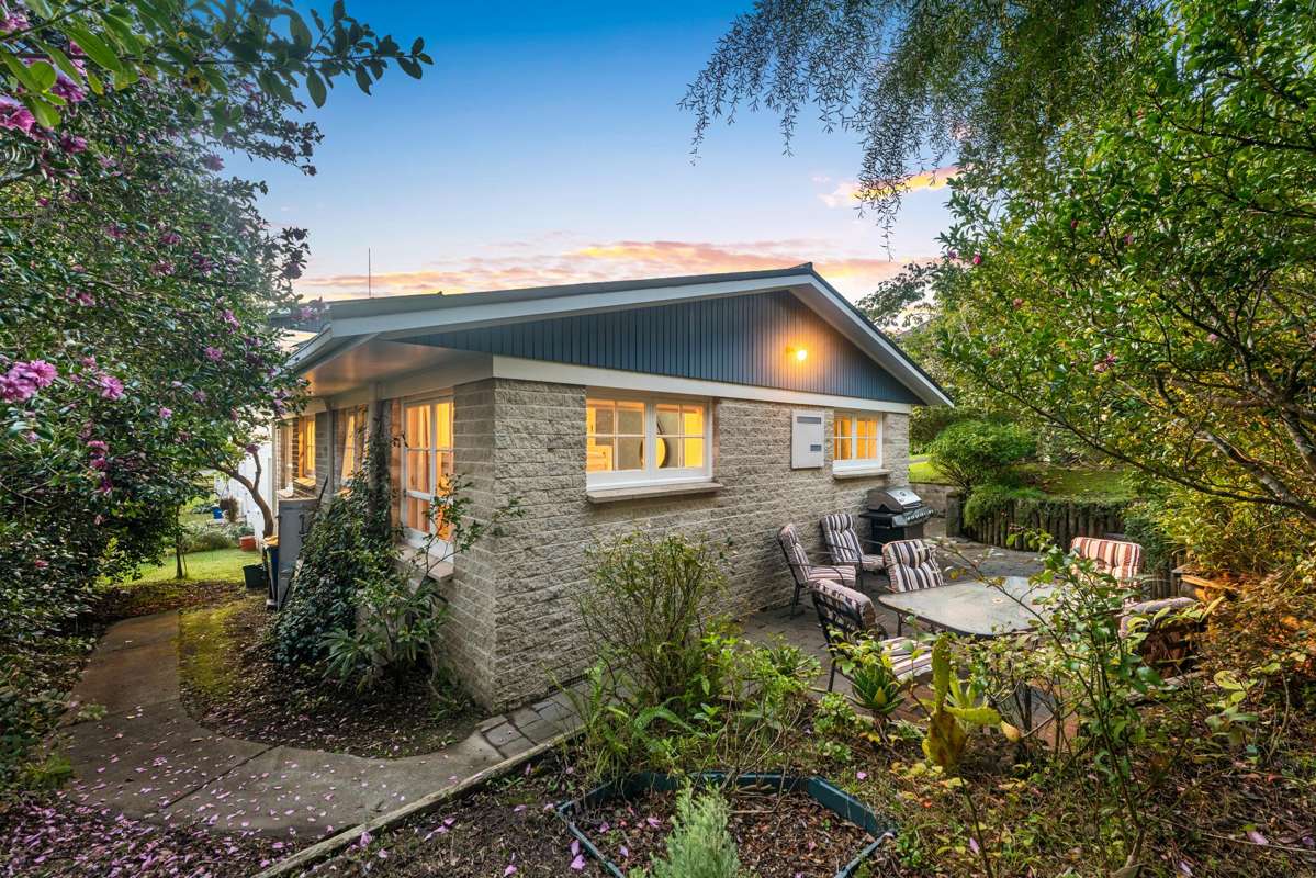 2/220 East Coast Road_1