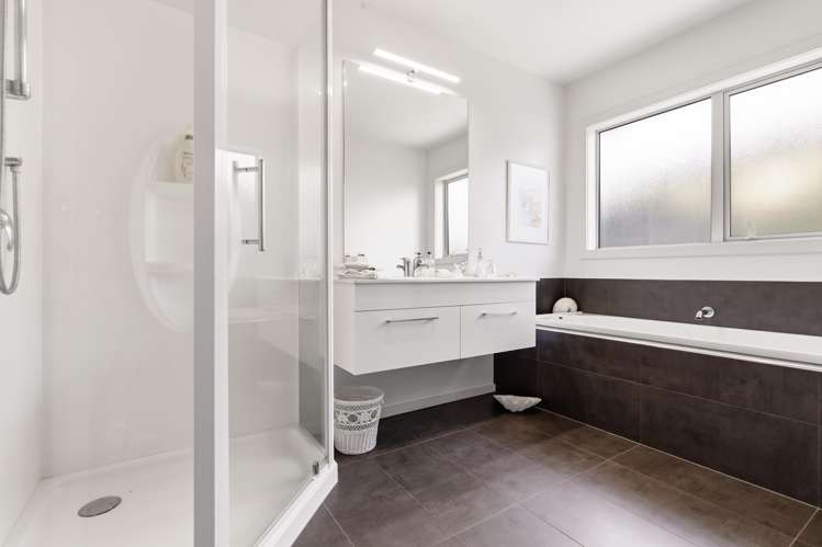 55 Chateau Crescent Rangatira Park_12