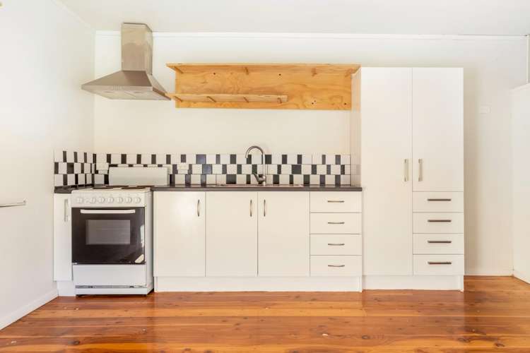 10 Pah Road Onetangi_8