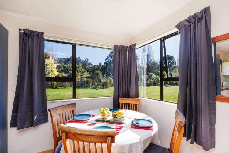 5 Kaka Street Pohangina_8