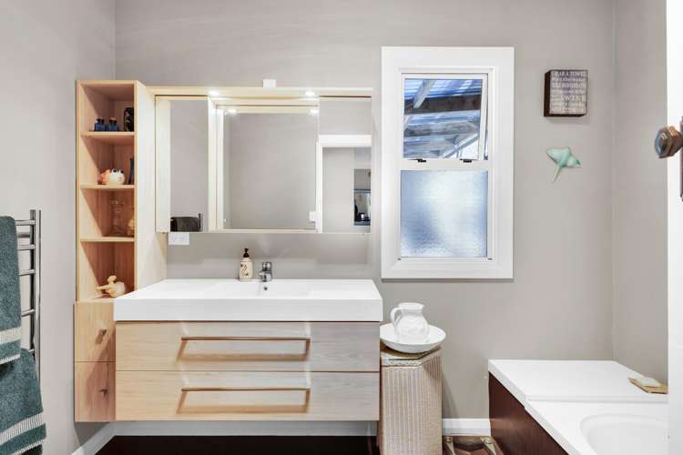 14 Hu Road Rawhitiroa_14