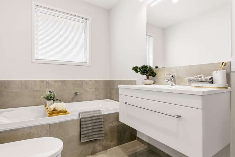 3 Roto Close Wharewaka_12