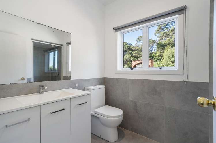 27 Tui Crescent Waiatarua_32