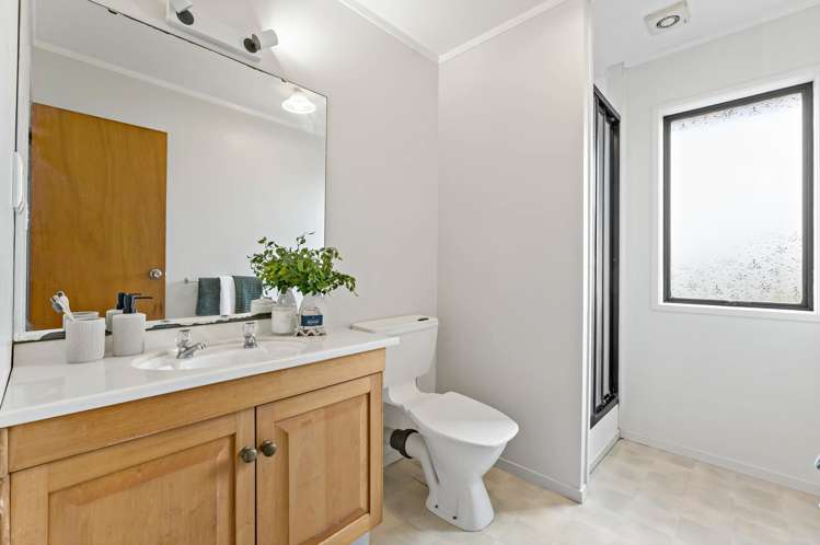 2/6 Waikato Place Saint Johns_14