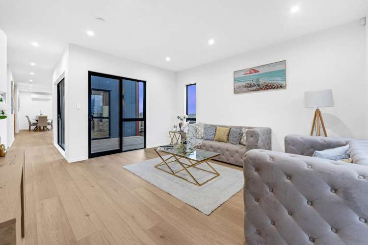 15 Karaka Village Parade_4