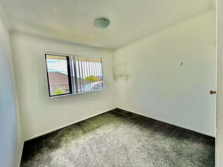 8 Earnslaw Crescent Clover Park_9