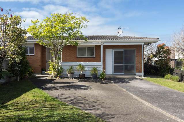 Sunny, Private and with Coastal Charm