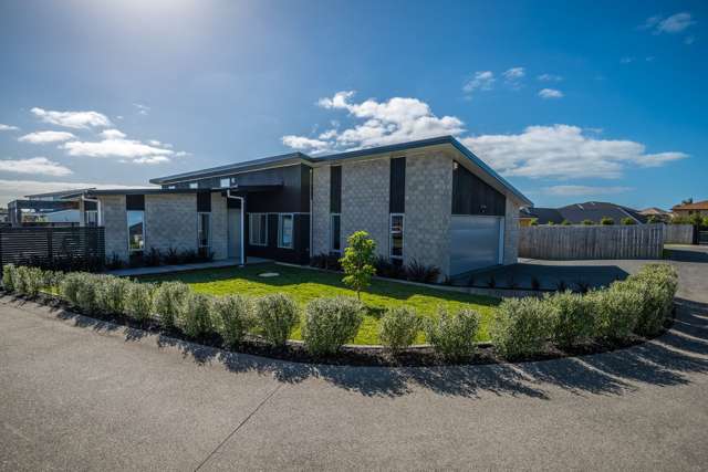 77 Intrepid Crescent Beachlands_3