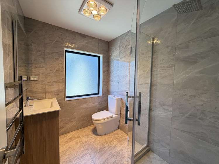 21 Eros Road 10673_8