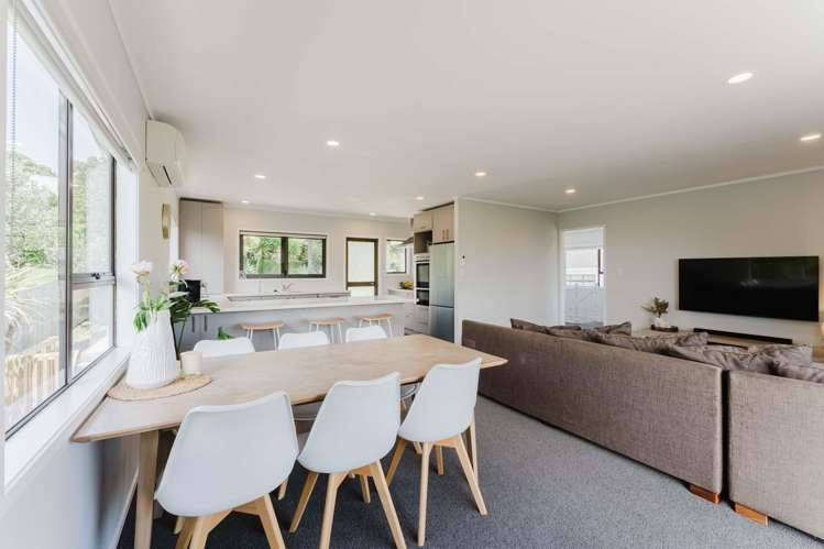 7 John Dee Crescent Red Beach_7