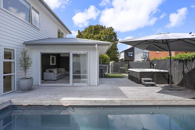 20a Rewarewa Road Te Atatu Peninsula_24