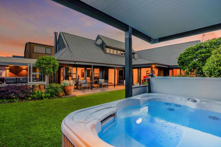 81 Queens Grove Hutt Central_1