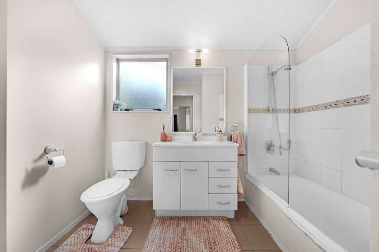 3 Plumstead Rise Glen Eden_20