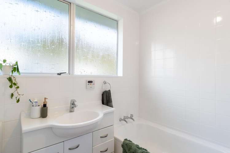 9 Harold Grove Stokes Valley_14