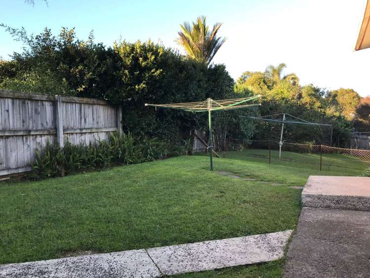 27 Highland Avenue Titirangi_15