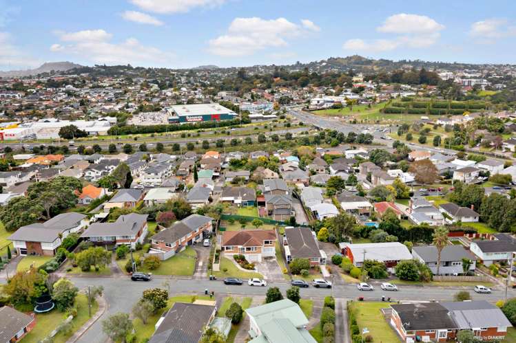 13 Currie Avenue Hillsborough_8