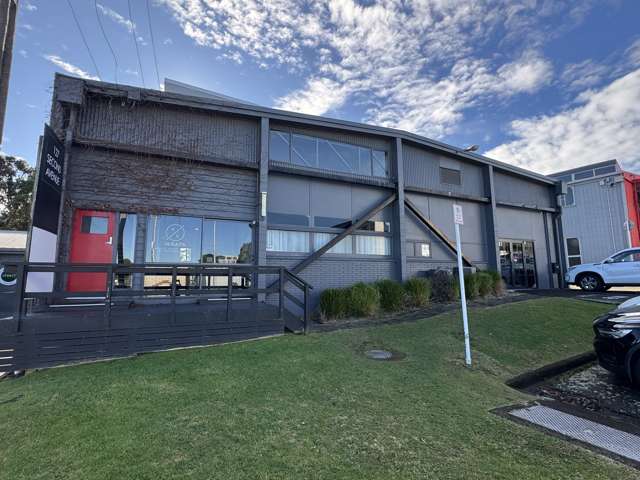 Boutique CBD fringe office suite