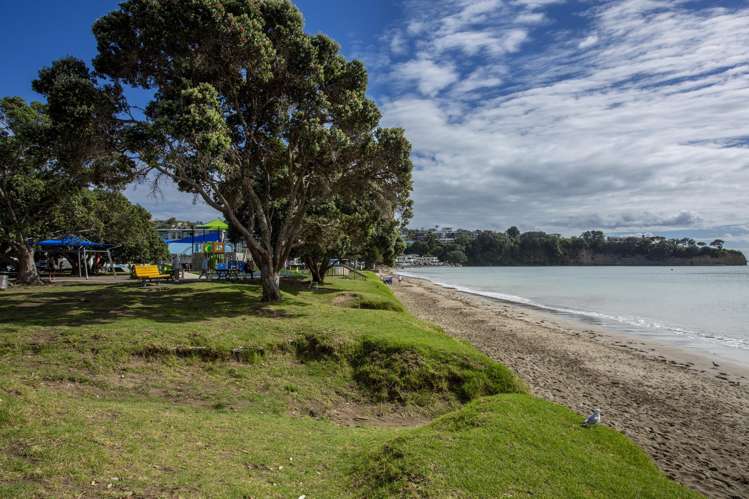 4/6 Beach Front Lane Browns Bay_18