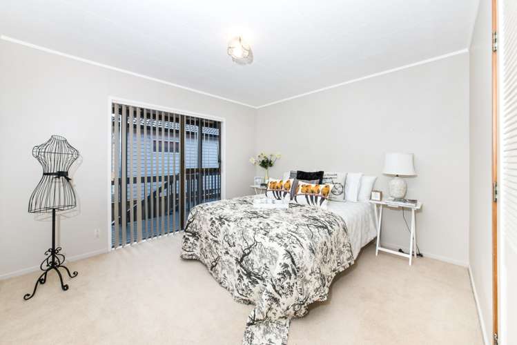 70 Hutchinsons Road Bucklands Beach_11