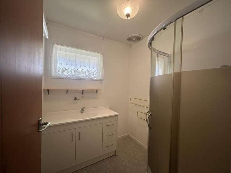 1/16A Penney Ave Mount Roskill_13