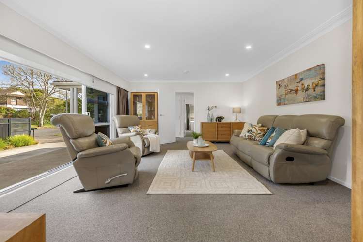 12 Mirrabooka Avenue Botany Downs_6