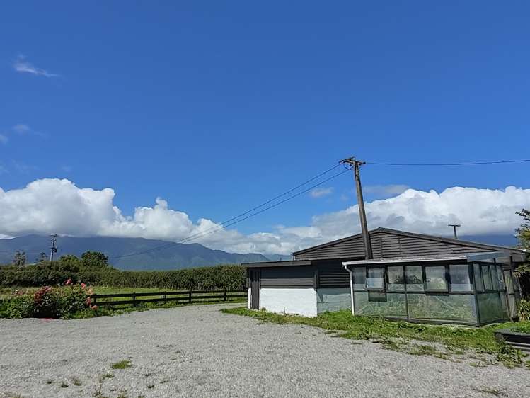 8 La Fontaine Road Harihari_13