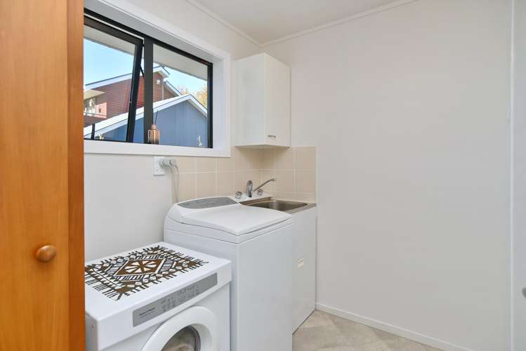 63 Trafford Street Harewood_14