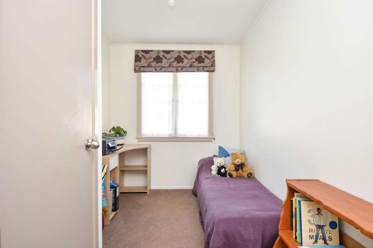 374 High Street South Carterton_17