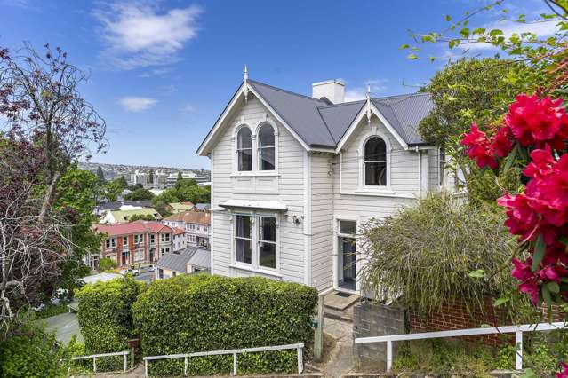 Two-flat character Villa - Prime location