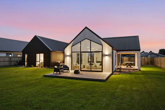 Admire 1231m2* of Scale & Style Sat & Sun