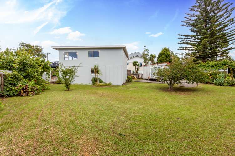 17 Piccadilly Circus Snells Beach_19