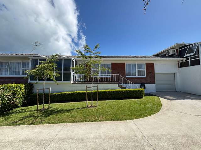 Sunny Modern 2 bedroom home in Hauraki Corner