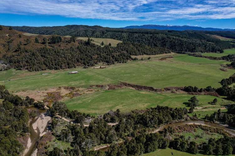 Rainy River Road Atapo_9