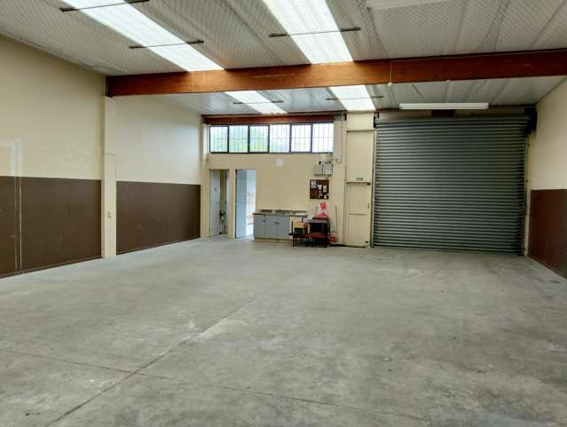 5B/64 Henderson Valley Road Henderson_1