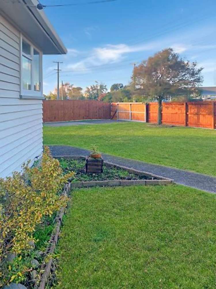 23 Holland Crescent Bulls_14