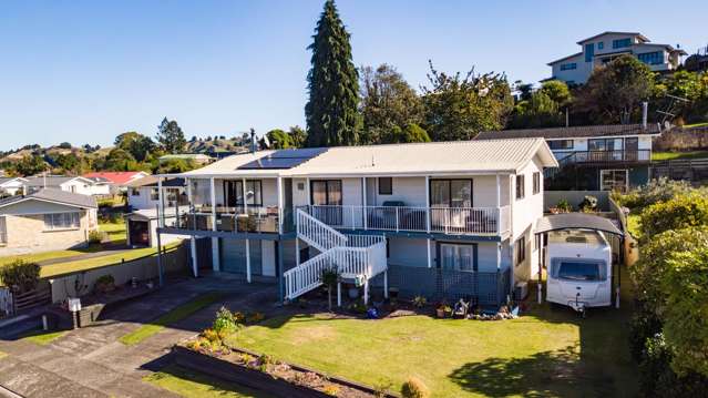 Spacious Family Home, Fantastic Features!