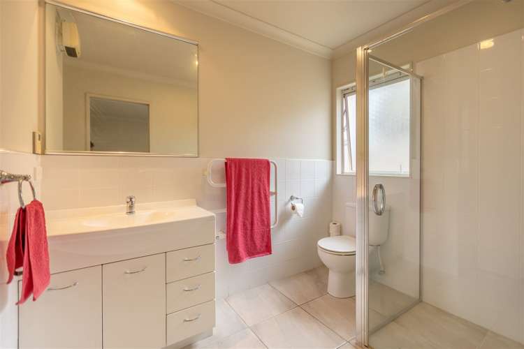 2 Arthur Close Clive_11