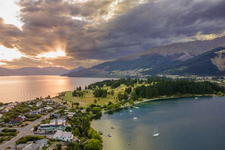 705 Peninsula Road Kelvin Heights_11